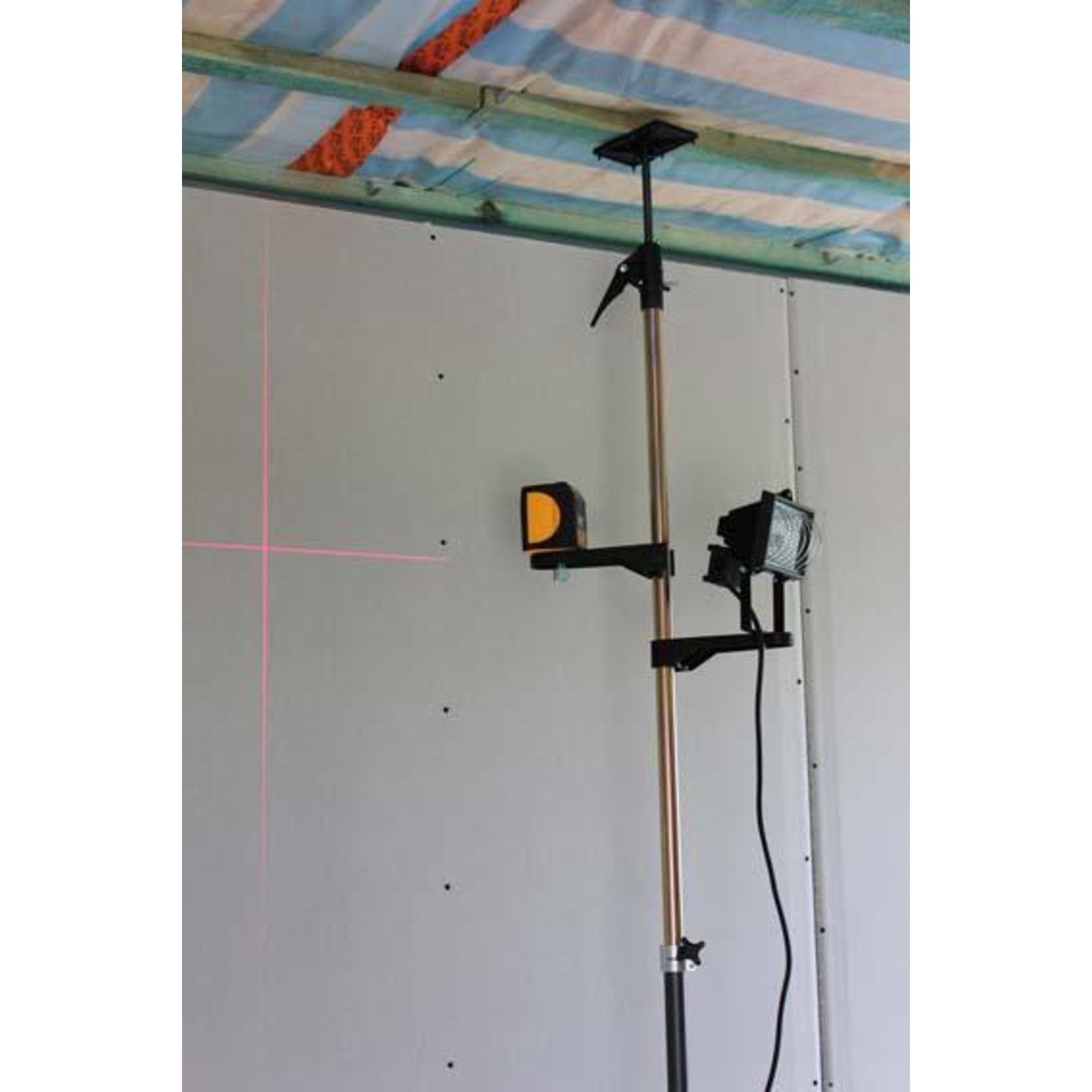 Universalhalter für Laser und Lampe